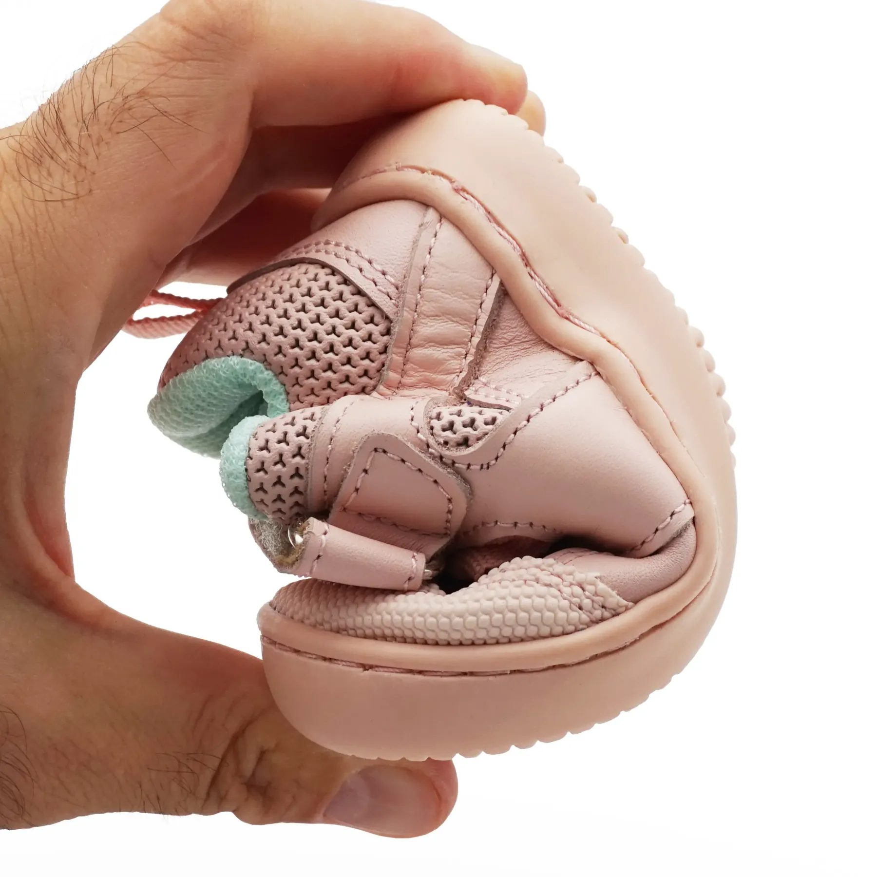 Pantofi primii pasi barefoot, fete, piele naturala perforata, talpa flexibila, varf lat, inchidere velcro si sireturi elastice, roz Pantofi primii pasi barefoot, pantofi fete, piele naturala perforata, talpa flexibila, varf lat, inchidere velcro si sireturi elastice, roz